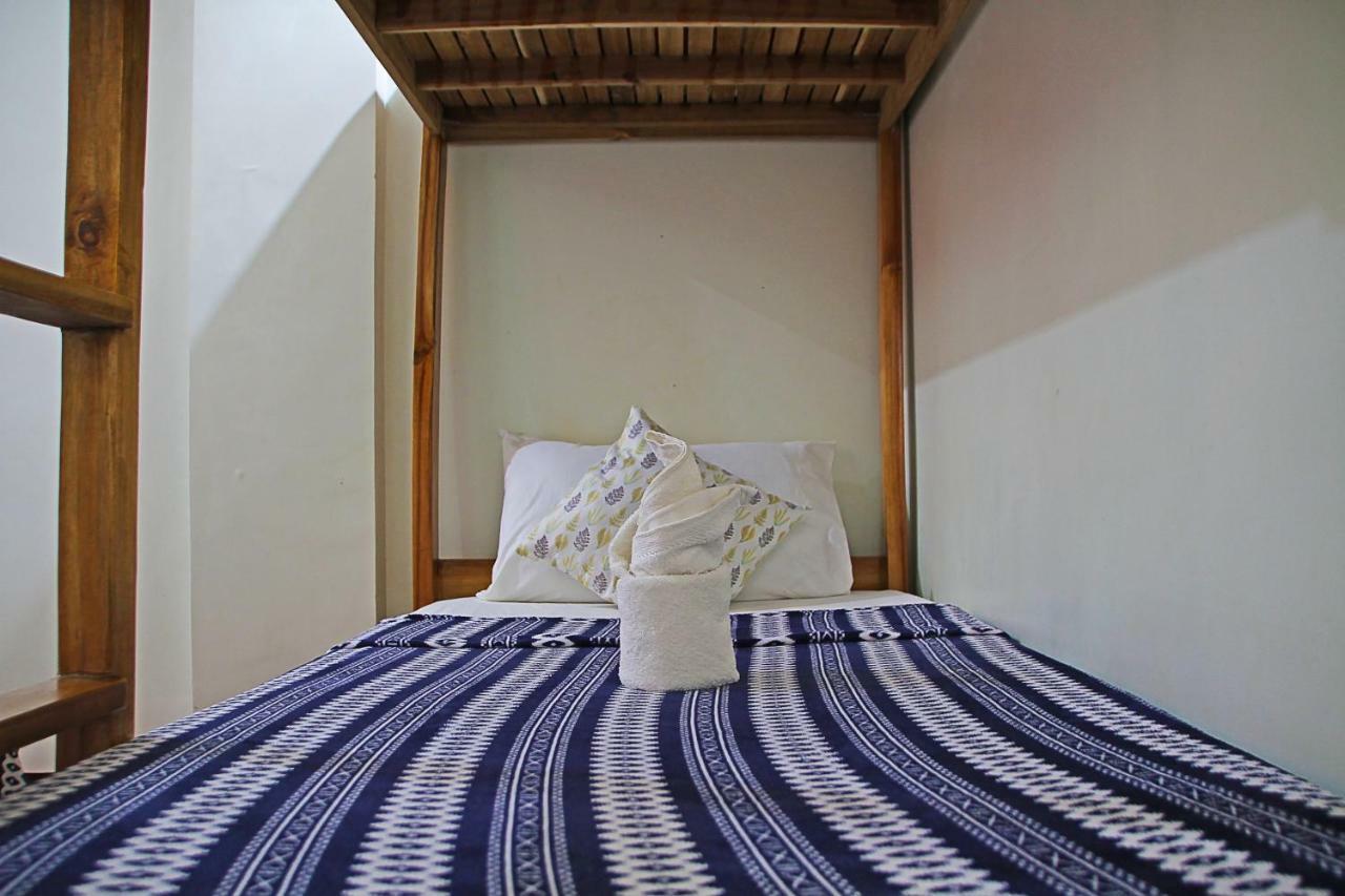 Seaslugs Travellers bahay-panuluyan