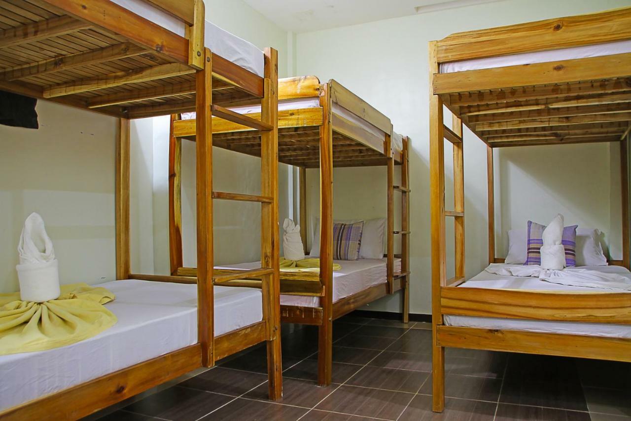 bahay-panuluyan Seaslugs Travellers El Nido